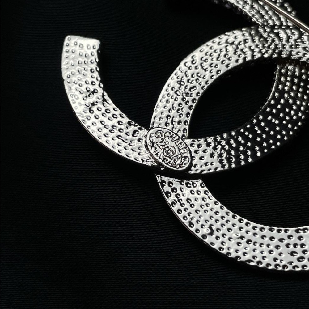 Auth CHANEL Rhinestone Pin Brooch - Picture 2 of 9